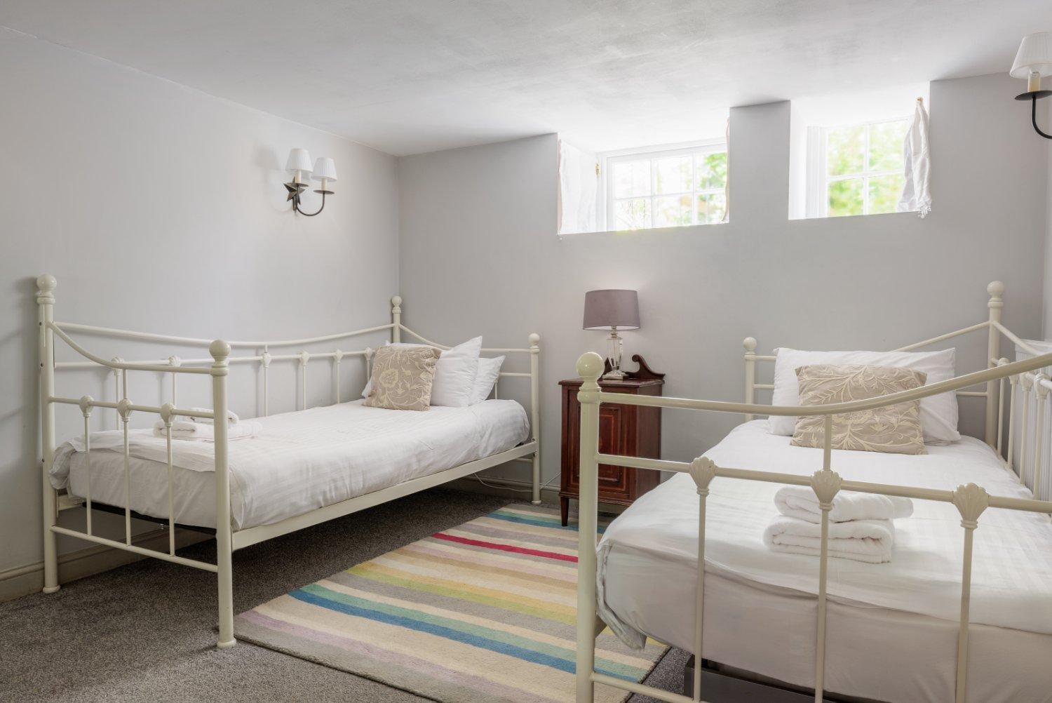 The Old School Rooms Beautiful Georgian Apartment, Sleeps 12 With Wifi And Parking, Near Bath Box  Exteriér fotografie